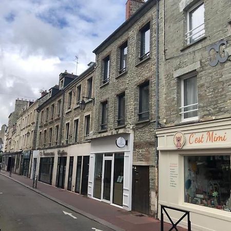 Duplex Parapluies De Cherbourg Netflix Parking Exterior photo