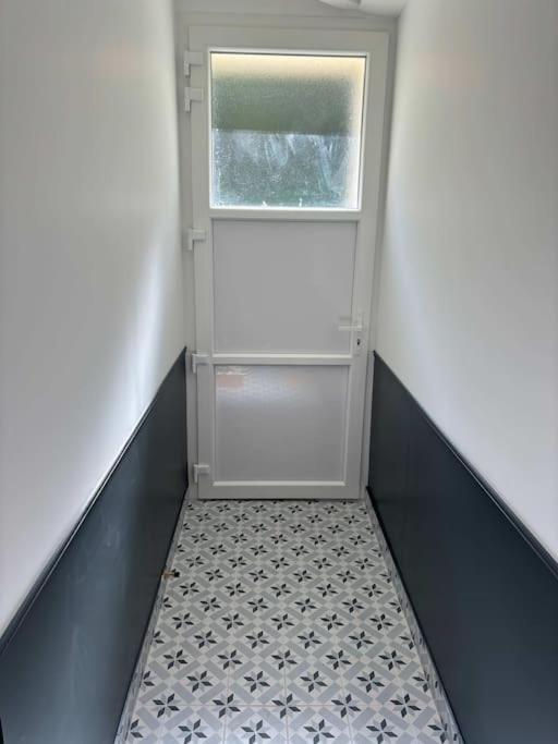 Duplex Parapluies De Cherbourg Netflix Parking Exterior photo
